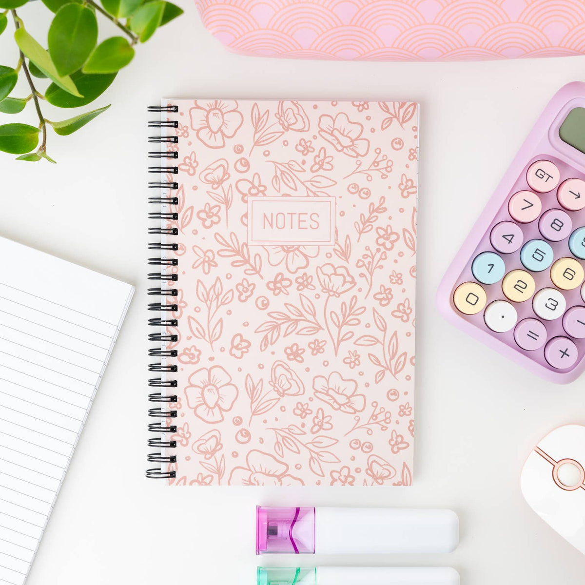 Carnet à motifs floraux roses